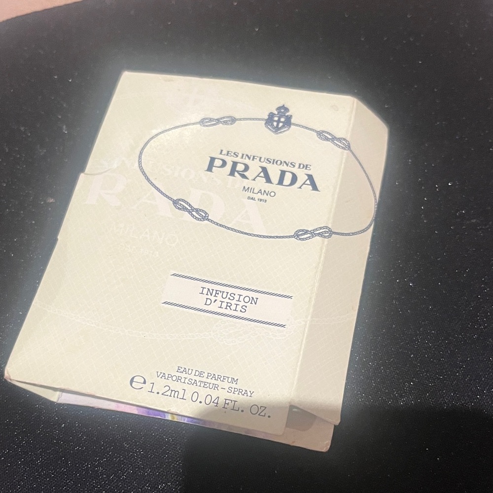 Prada Infusion d'Iris Sample - Cream with Navy Accents